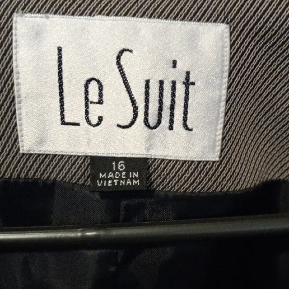 Le Suit Women's Gray Blazer - Picture 2 of 3